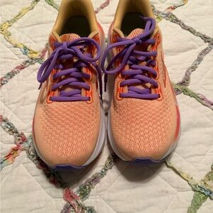 Brooks women’s Size 7.5 Glycerin Vibrant Orange and Purple Running Shoes
